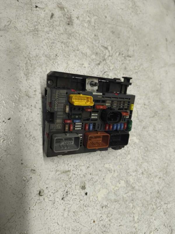 BOITIER ELECTRONIQUE CITROEN / PEUGEOT R05 - Vue 1